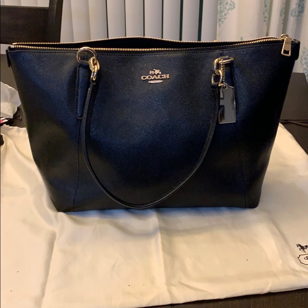❗️SOLD ❗️Coach purse/shoulder bag